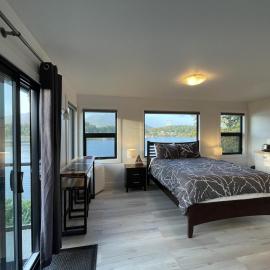Oceanfront Room With Hot Tub & Firepit