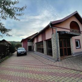 Pensiunea Colț de Rai，位于Corbi的酒店