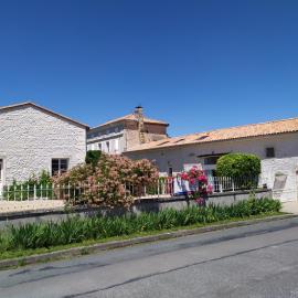 Les Gîtes du Vigneron et Cd'h，位于Saint-Seurin-de-Palenne的酒店