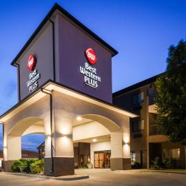 Best Western Plus Country Inn & Suites，位于道奇城的酒店