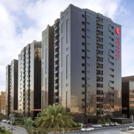 Ramada Hotel & Suites by Wyndham Ajman，位于阿吉曼的酒店