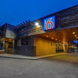 Motel 6 Brooks AB，位于布鲁克斯的酒店