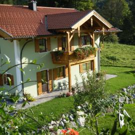 Ferienwohnungen Bergerhof Zuhaus，位于Sachrang的酒店