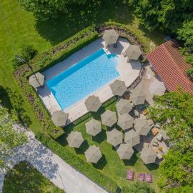 Chateau des Ayes - Chambres & suites，位于Saint-Étienne-de-Saint-Geoirs的酒店