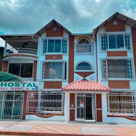 Hostal Casa Blanca，位于El Coca的酒店