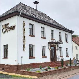 Zur Krone Aparthotel，位于Widdershausen的酒店