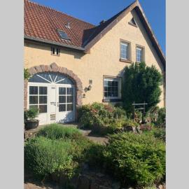 Vintage Apartment WOLF im Wadrilltal - Balkon Garten，位于瓦登的酒店