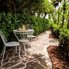 Villa Aurelia Suites and Apartments，位于洛科罗通多的酒店