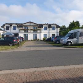 Hotel-Pension Pastow Garni，位于Broderstorf的酒店