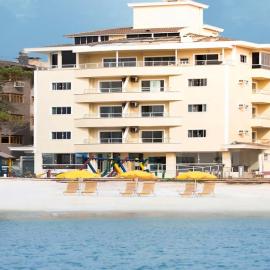 Hotel Monteiro Canasvieiras，位于弗洛里亚诺波利斯的酒店
