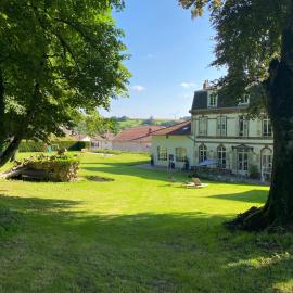 LE CHATEAU DE MONTHUREUX LE SEC，位于Monthureux-le-Sec的酒店