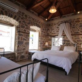 Guesthouse Alexandra，位于伊兹拉的酒店