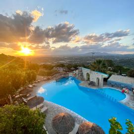 Arolithos Traditional Village Hotel，位于蒂利索斯的酒店