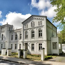 Apartments Fürstenvilla Putbus，位于普特布斯的酒店