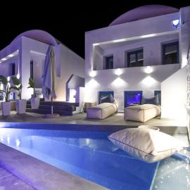 Blue White Residence，位于莫诺利索斯的酒店