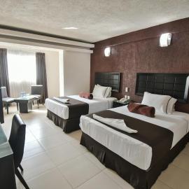 Hotel Portonovo Plaza Guadalajara，位于瓜达拉哈拉的酒店