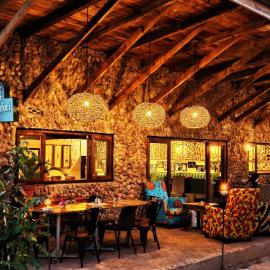 BOUGAINVILLA Boutique Hotel & Restaurant，位于卢本巴希的酒店