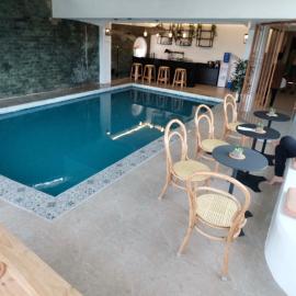 Beds & Friends Hostel Mactan with Pool and Bar，位于麦克坦的酒店