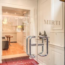 Hotel Mirti，位于罗马的酒店