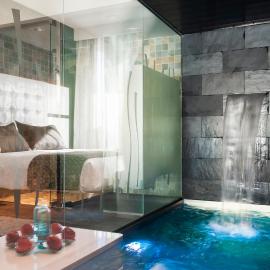 Suites Natura Mas Tapiolas，位于圣塔克里斯蒂纳阿鲁的酒店