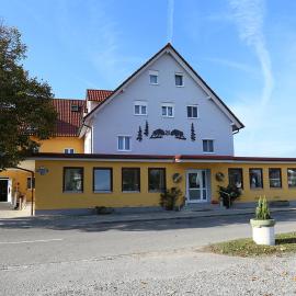 Zu Müllers Winkelhausen，位于Langenmosen的酒店