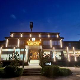 Hotel Faraon，位于采列的酒店