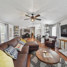 Lake Conroe 3BR Home w Boat Ramp Access, Kings, BBQ, Sleeps 8，位于Willis的酒店