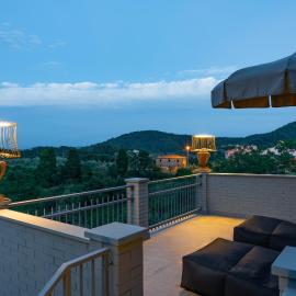Vin DiVino Mini Apartments，位于蒙特瓦尔基的酒店