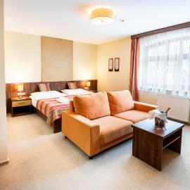 Hotel Artaban，位于Žirovnice的酒店