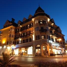 Hotel Carinthia Velden，位于沃尔特湖畔韦尔登的酒店