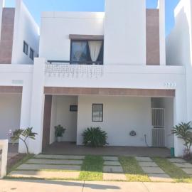 Nice House w/ shared pool and close to the beach at Mazatlan，位于La Florida的酒店