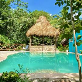 Gardenhotel Macan Ché B&B，位于伊萨马尔的酒店