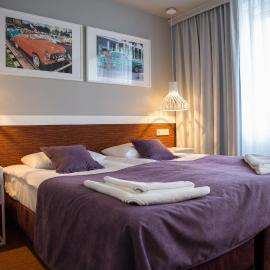 Hotel Quattro，位于什切齐内克的酒店