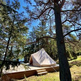 Glamping in the Trosa Archipelago，位于特鲁萨的酒店