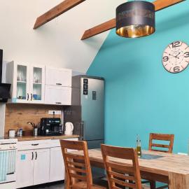 W20 Hostel，位于Golędzinów的酒店