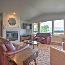 Manson Villa w/ Hot Tub ~ 1 Mi to Wineries!，位于曼森的酒店