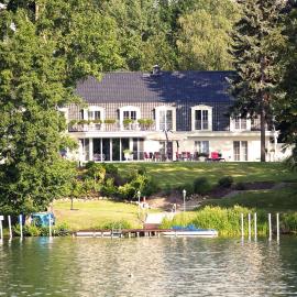 nook Lakehouse，位于巴特萨罗皮斯库夫的酒店