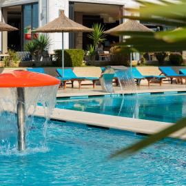 Kraal Hotel Vlore，位于伏罗拉的酒店