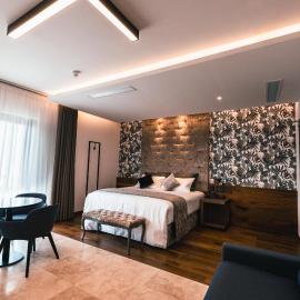 The Village Boutique and SPA，位于纳克萨的酒店