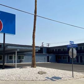 Motel 6 Ridgecrest, CA China Lake，位于里奇克莱斯特的酒店