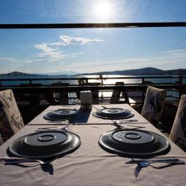 Carpe Diem Hotel,位于艾瓦勒克的酒店