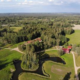 Klajumi Countryside Cottages & Nature retreat，位于Kaplava的酒店