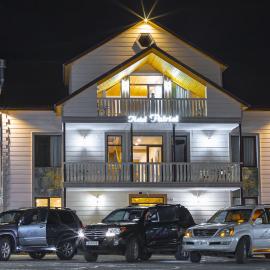 Hotel Patriot,位于梅斯蒂亚的酒店