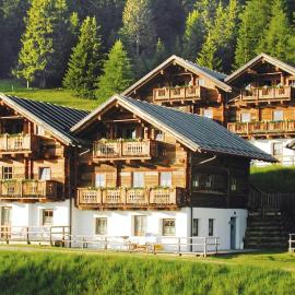 Chalet on Zettersfeld with Dolomites Views，位于Obernussdorf的酒店