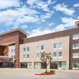 La Quinta Inn & Suites by Wyndham Bardstown，位于巴兹敦的酒店