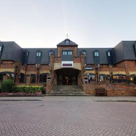 Village Hotel Blackpool，位于布莱克浦的酒店