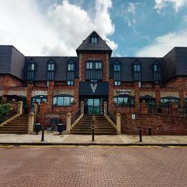 Village Hotel Warrington，位于沃灵顿的酒店