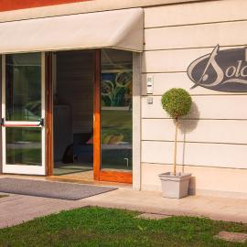 Hotel Residence Dolcenero，位于弗留利地区圣达尼埃莱的酒店