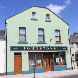 Johnston House: Historic Village Retreat，位于金瓦拉的酒店