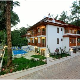 Ayka Hotel，位于阿奇亚卡的酒店